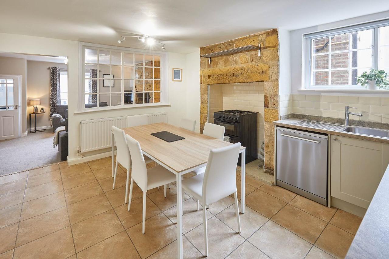 Host & Stay - Princess Place Townhouse Whitby Dış mekan fotoğraf